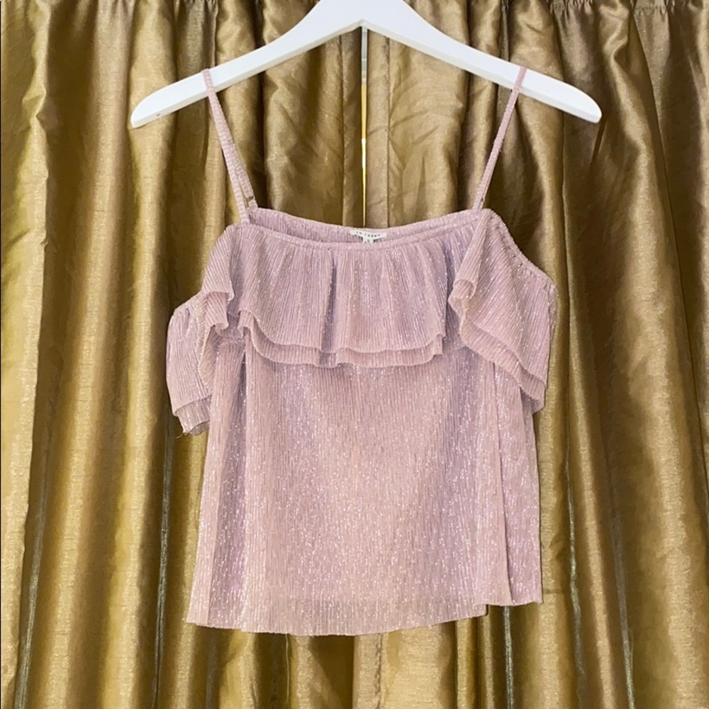 En Créme • Off The Shoulder Crop